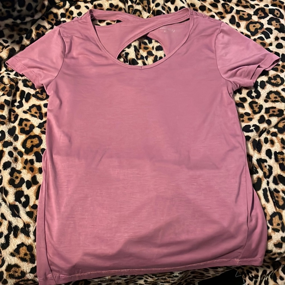 Light weight athletic tee
